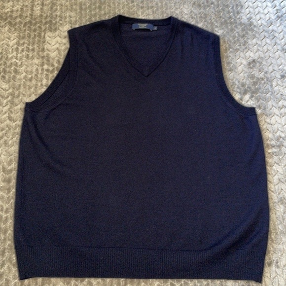 J. Crew 100% Merino Wool V Neck Sweater Vest.  Size XL. - Picture 3 of 6